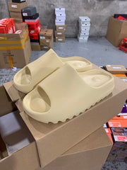 AD originals Yeezy Slide "Pure"'