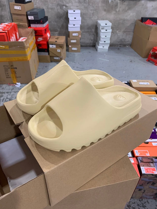 AD originals Yeezy Slide "Pure"'