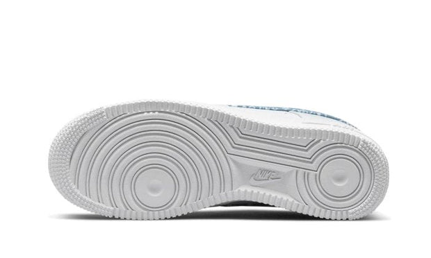 '07 Essential White Worn Blue Paisley