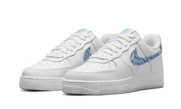 '07 Essential White Worn Blue Paisley