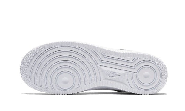 '07 White Black Pebbled Leather