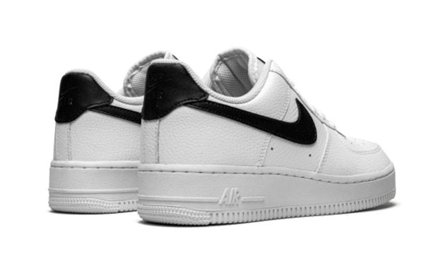 '07 White Black Pebbled Leather