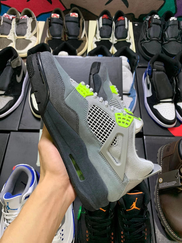 Air Jordan 4 retro se95neon
