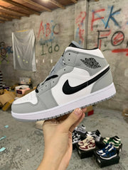 Air Jordan 1 Mid "Light Smoke Grey'