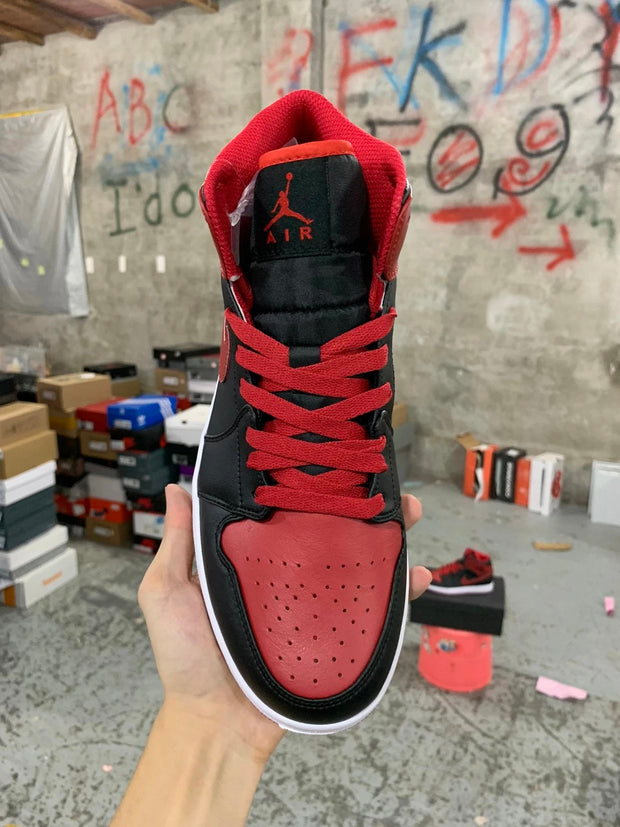 Air Jordan 1 Mid "Alternate Bred”