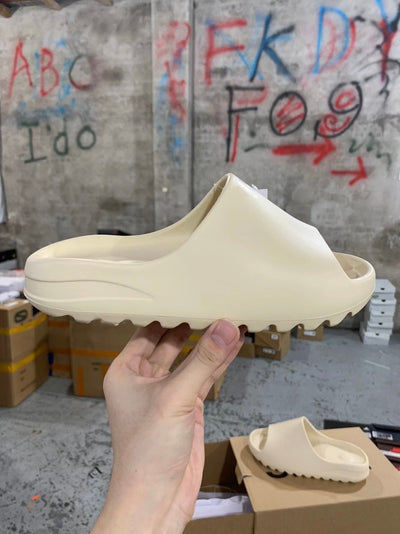 AD originals Yeezy Slide "Pure"'