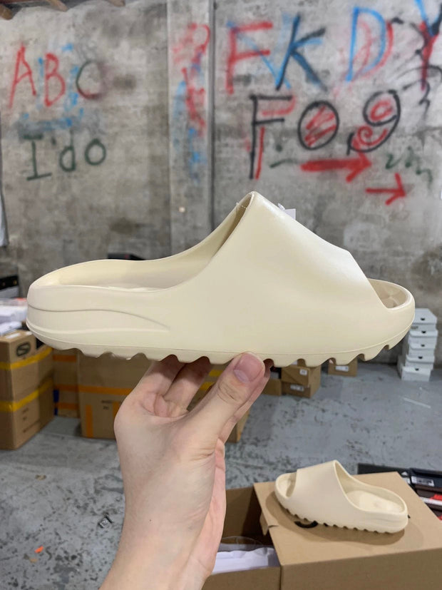 AD originals Yeezy Slide "Pure"'