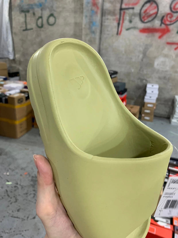 AD originals Yeezy Slide "Pure"'