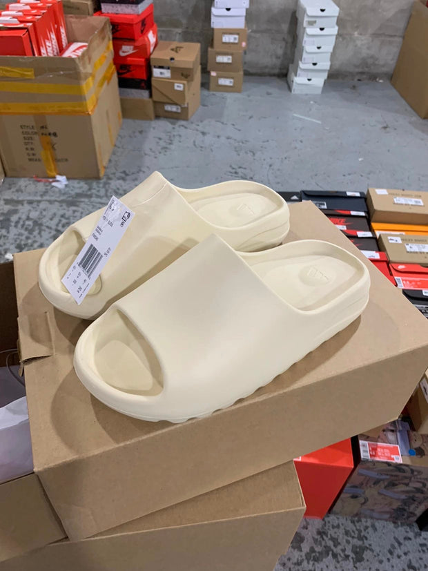 AD originals Yeezy Slide "Pure"'