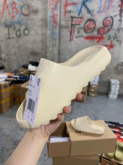 AD originals Yeezy Slide "Pure"'