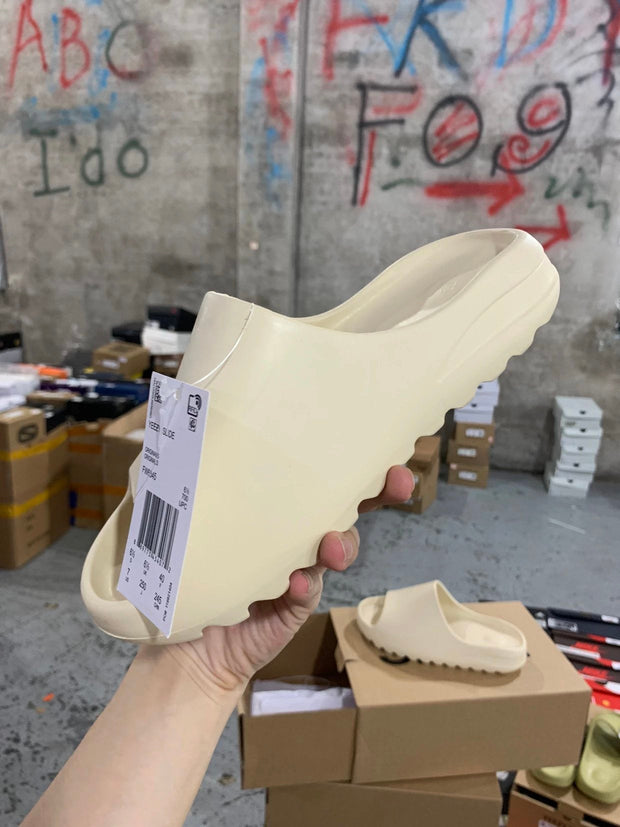 AD originals Yeezy Slide "Pure"'