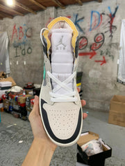 Air Jordan 1 Mid SE