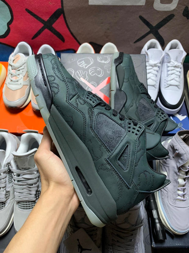 Kaws x Air Jordan 4
