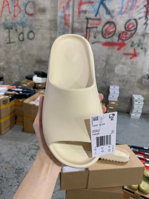AD originals Yeezy Slide "Pure"'