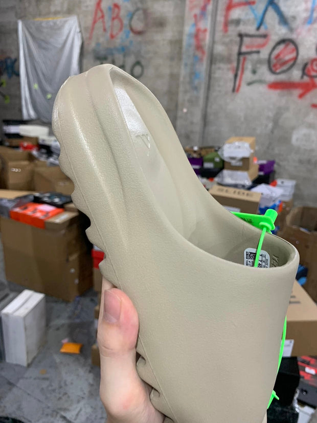 AD originals Yeezy Slide "Pure"'