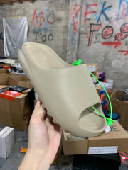 AD originals Yeezy Slide "Pure"'