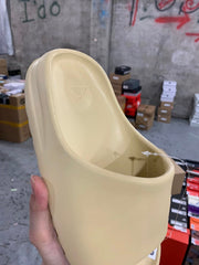 AD originals Yeezy Slide "Pure"'