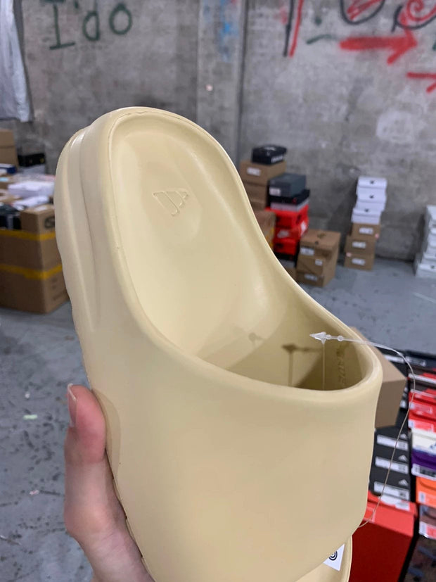AD originals Yeezy Slide "Pure"'