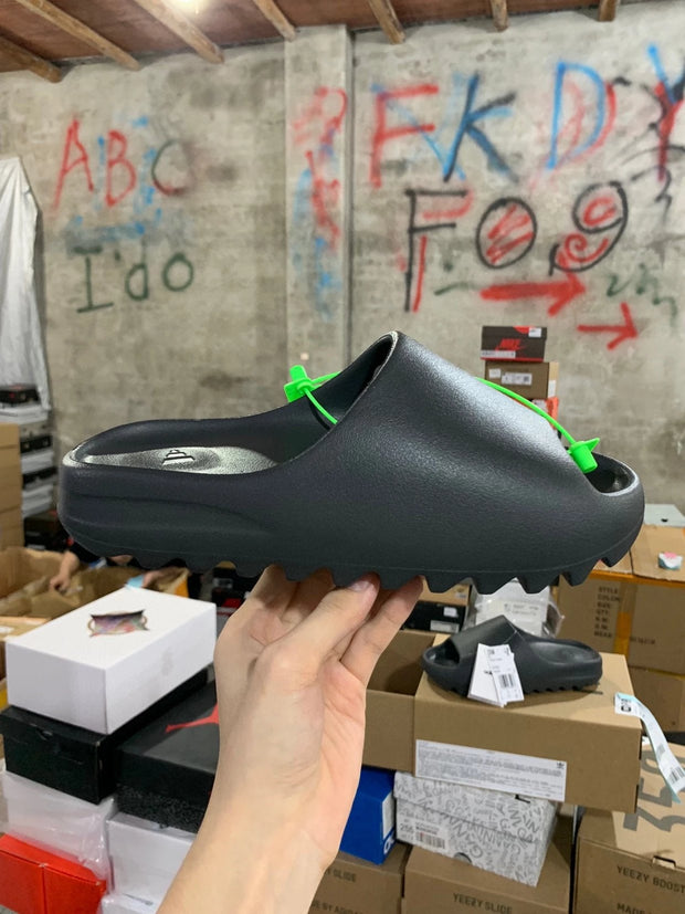 AD originals Yeezy Slide "Pure"'