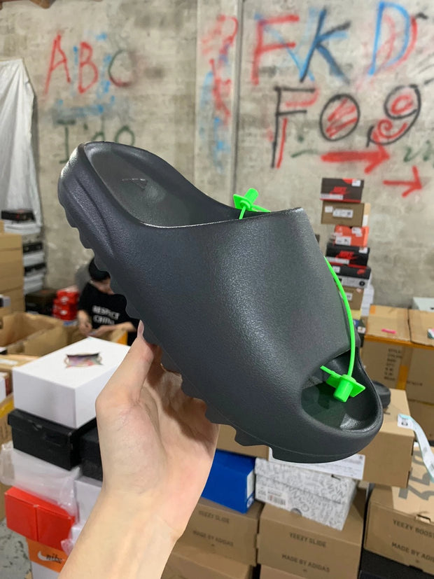 AD originals Yeezy Slide "Pure"'