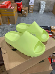 AD originals Yeezy Slide "Pure"'