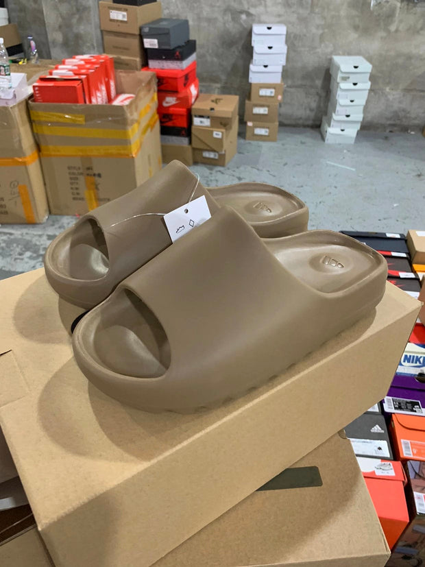 AD originals Yeezy Slide "Pure"'