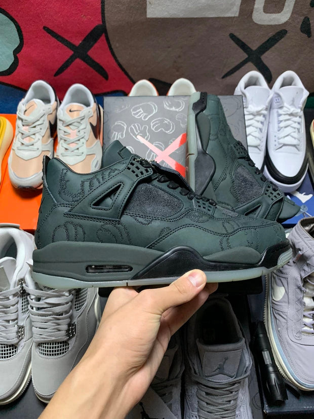 Kaws x Air Jordan 4