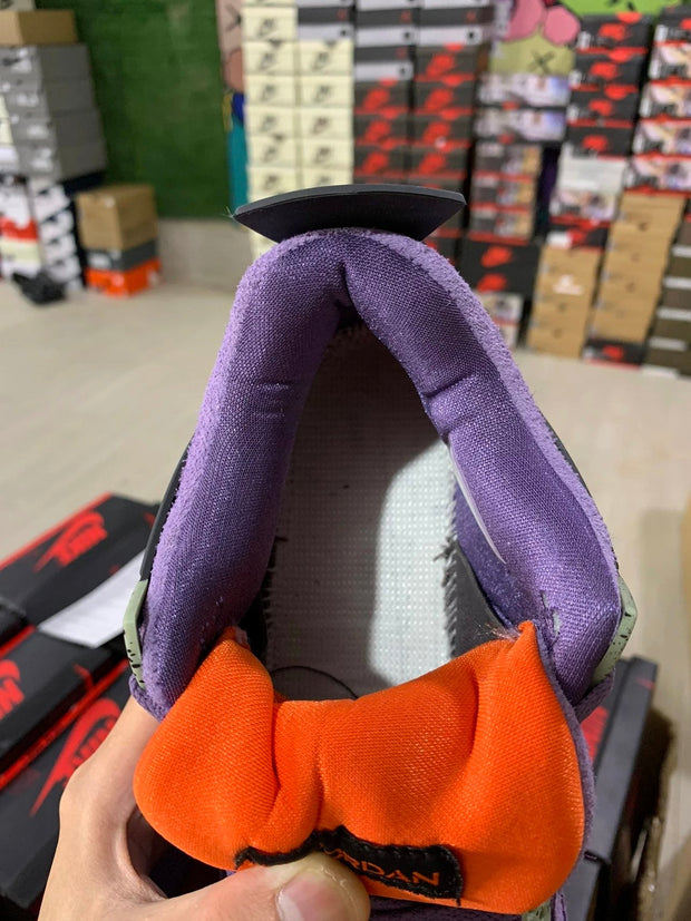 Air Jordan 4 Retro