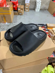 AD originals Yeezy Slide "Pure"'