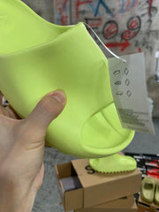 AD originals Yeezy Slide "Pure"'