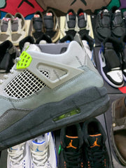 Air Jordan 4 retro se95neon
