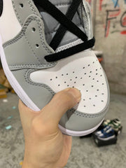 Air Jordan 1 Mid "Light Smoke Grey'