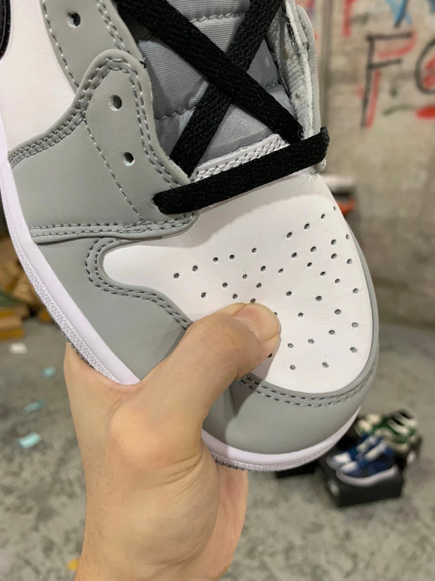 Air Jordan 1 Mid "Light Smoke Grey'