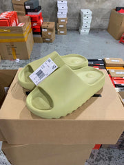 AD originals Yeezy Slide "Pure"'