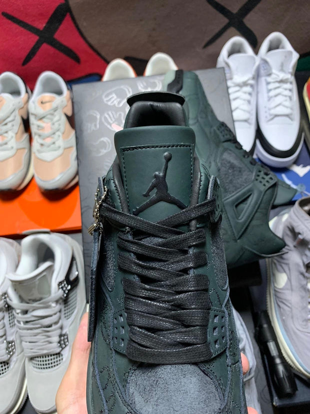 Kaws x Air Jordan 4
