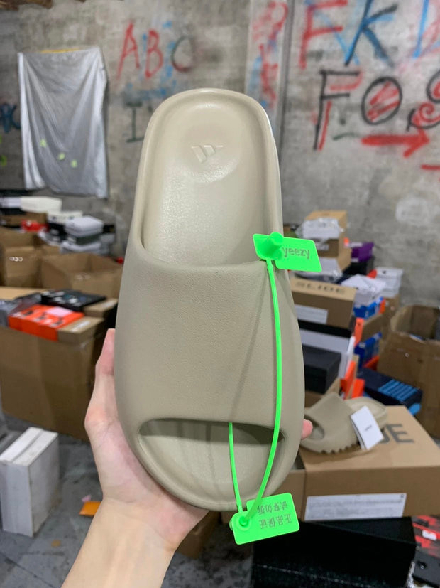 AD originals Yeezy Slide "Pure"'