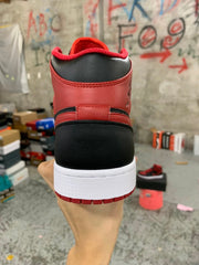 Air Jordan 1 Mid "Alternate Bred”
