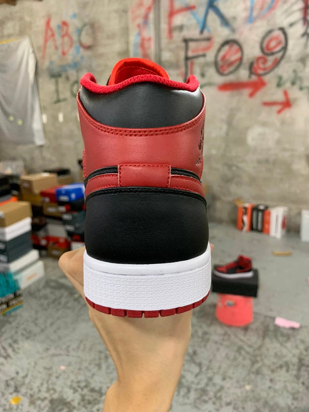 Air Jordan 1 Mid "Alternate Bred”