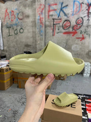 AD originals Yeezy Slide "Pure"'