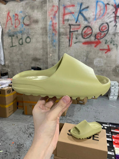 AD originals Yeezy Slide "Pure"'