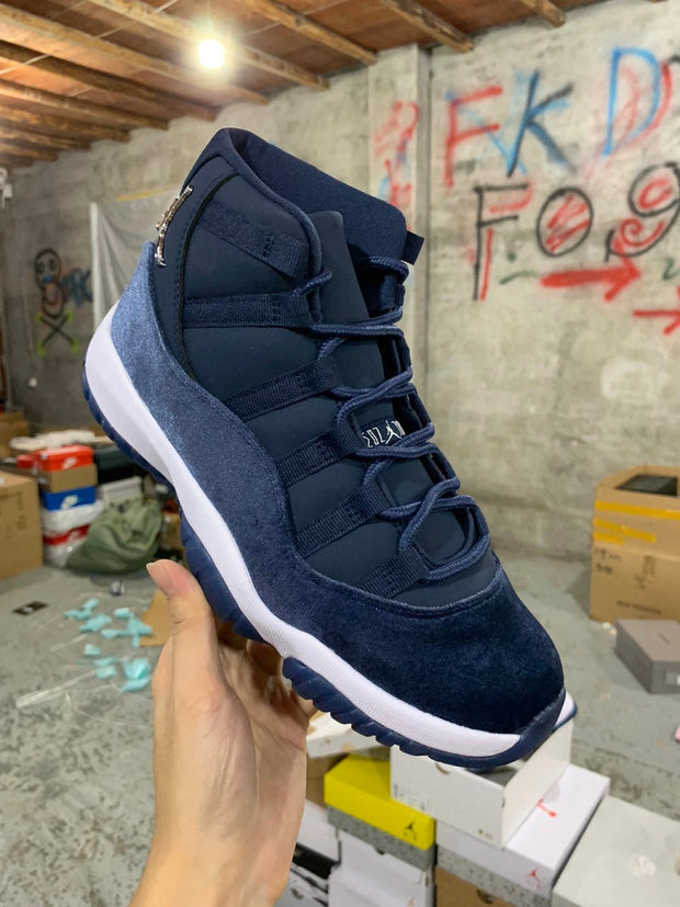 Air Jordan 11 Velvet "Midnight Navy"