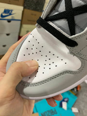 Air Jordan 1 Mid "Light Smoke Grey'