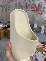 AD originals Yeezy Slide "Pure"'