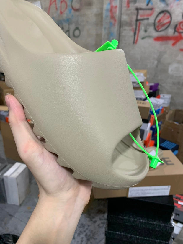 AD originals Yeezy Slide "Pure"'