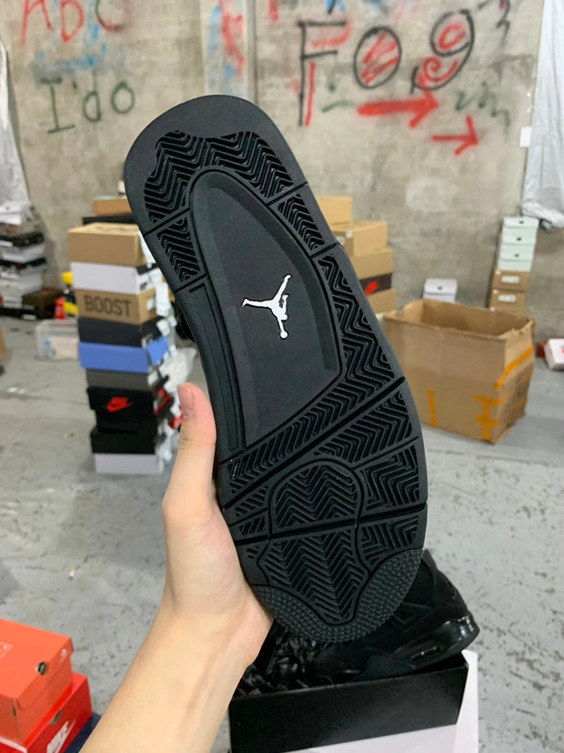 Air Jordan 4 Retro black cat