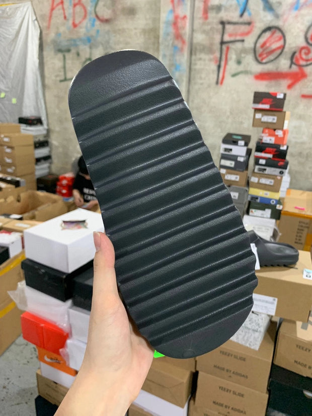 AD originals Yeezy Slide "Pure"'