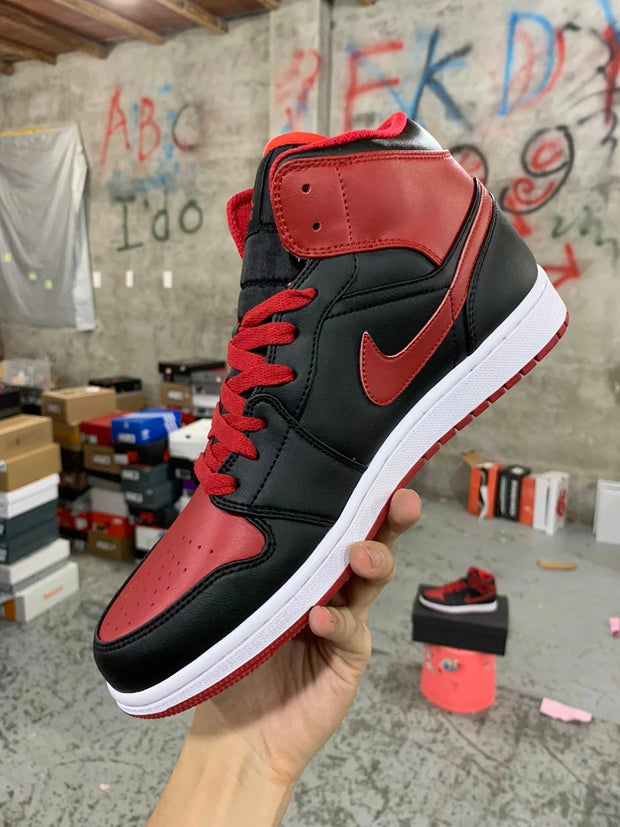 Air Jordan 1 Mid "Alternate Bred”