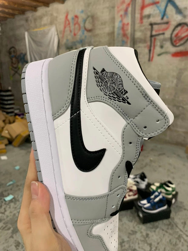 Air Jordan 1 Mid "Light Smoke Grey'