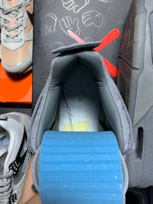 Kaws x Air Jordan 4