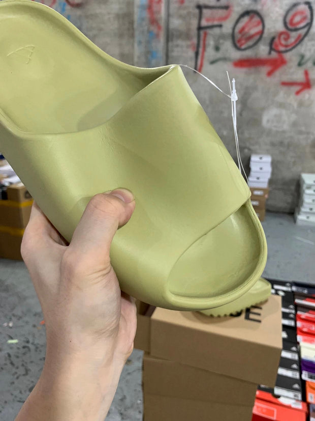 AD originals Yeezy Slide "Pure"'